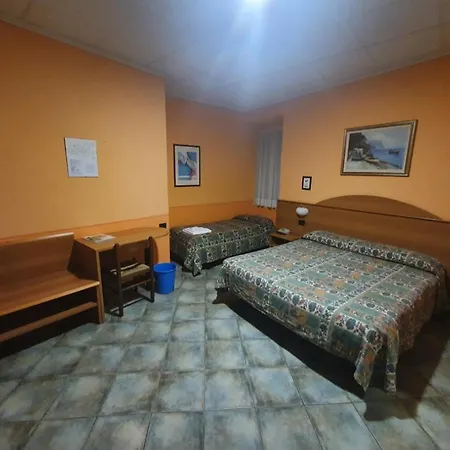 Azalea Hotell 3*